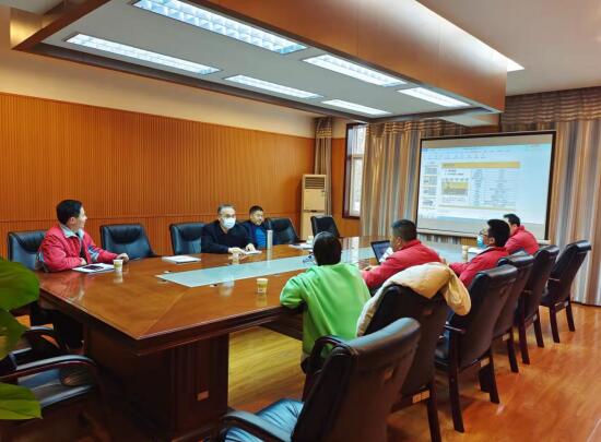客户来访公司进行实地参观考察
